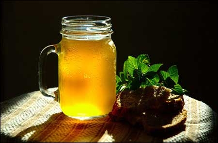 Nước uống Kvass độc đáo làm từ bánh mì